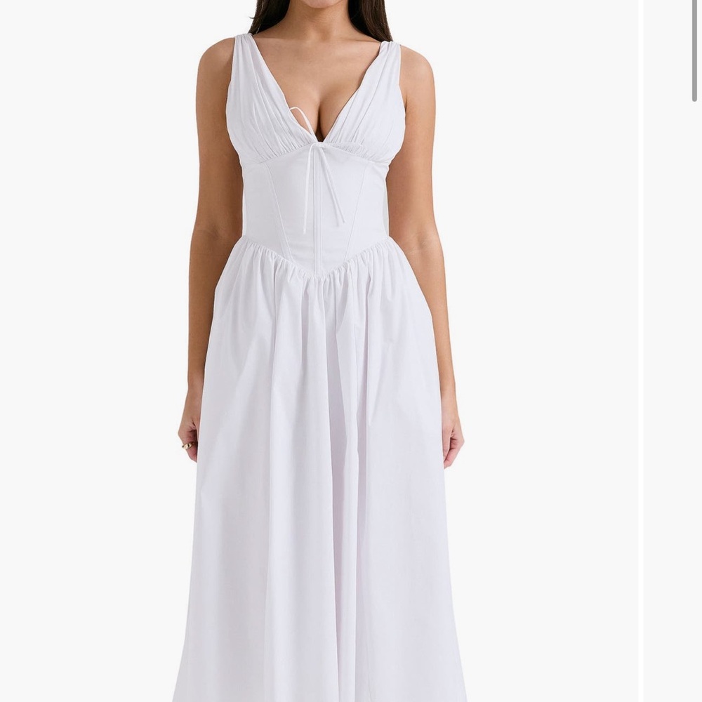 HOUSE OF CB Emmelina Sleeveless Stretch Poplin Midi Dress